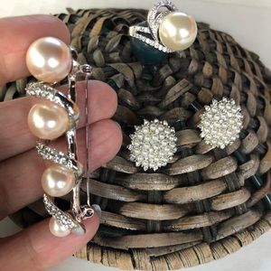 Pearl Rhinestone Silver Tone Jewelry Set